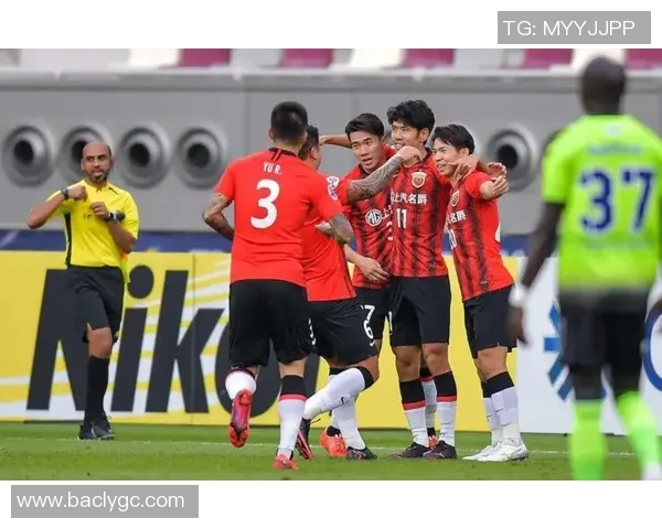 深圳足球队挑战赛点评：团队配合展现出色默契与战术执行力